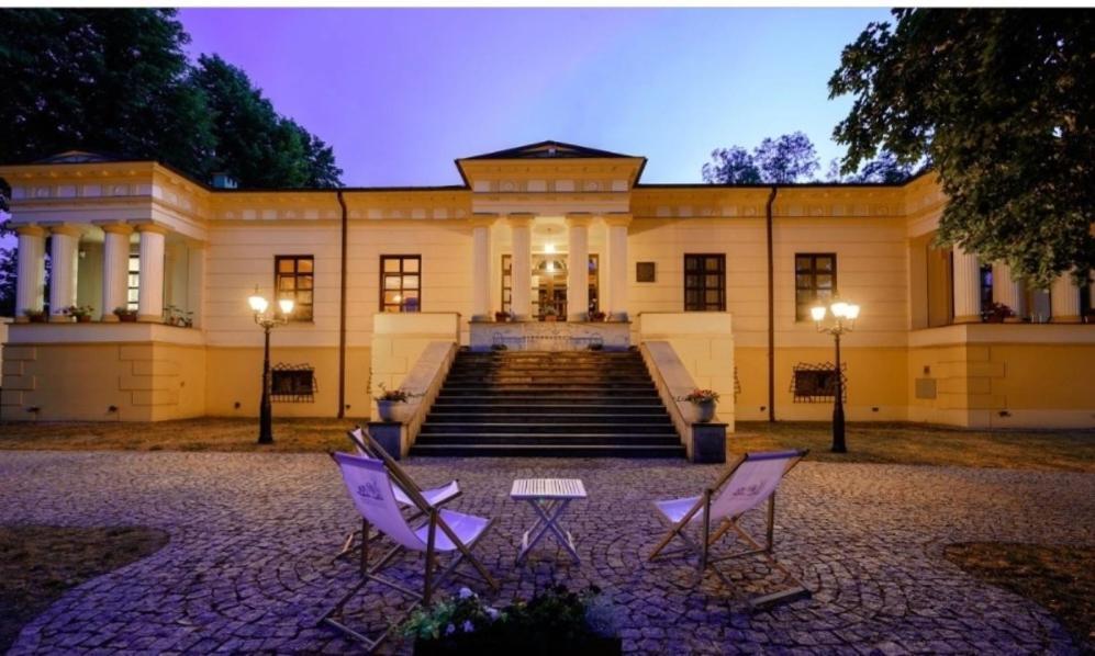 Palac W Malkowie Warta Exterior photo